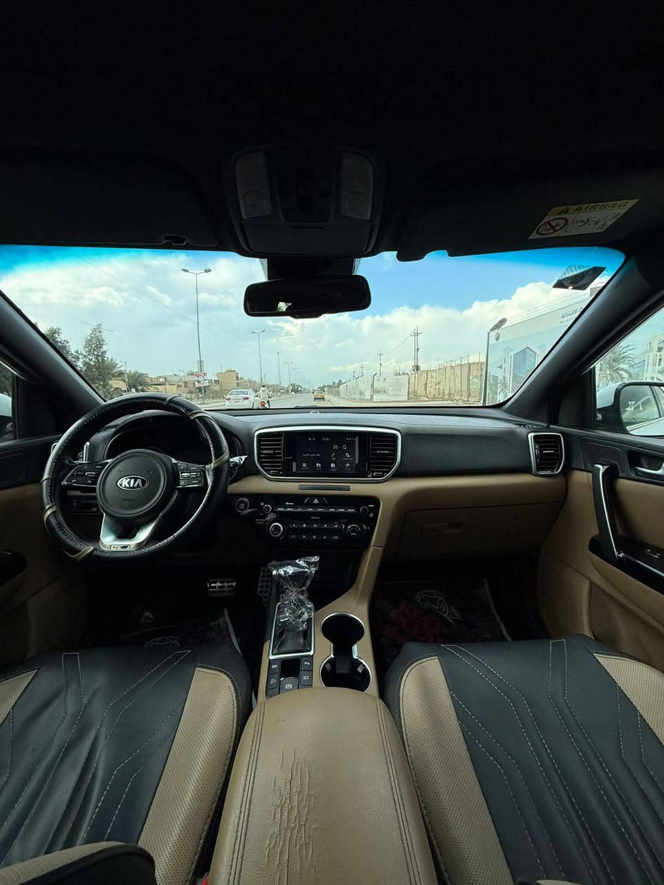 السلام عليكم كيا سبورتج  مديل 2019 فول مواصفات 1/1  جيتلأن مكان بغداد العبيدي السياره مبدل بيه بنيد ودعاميه  وبيه ملاحضات مبينه بل صور السعر  195   وبيه مجال الرقم ***********
