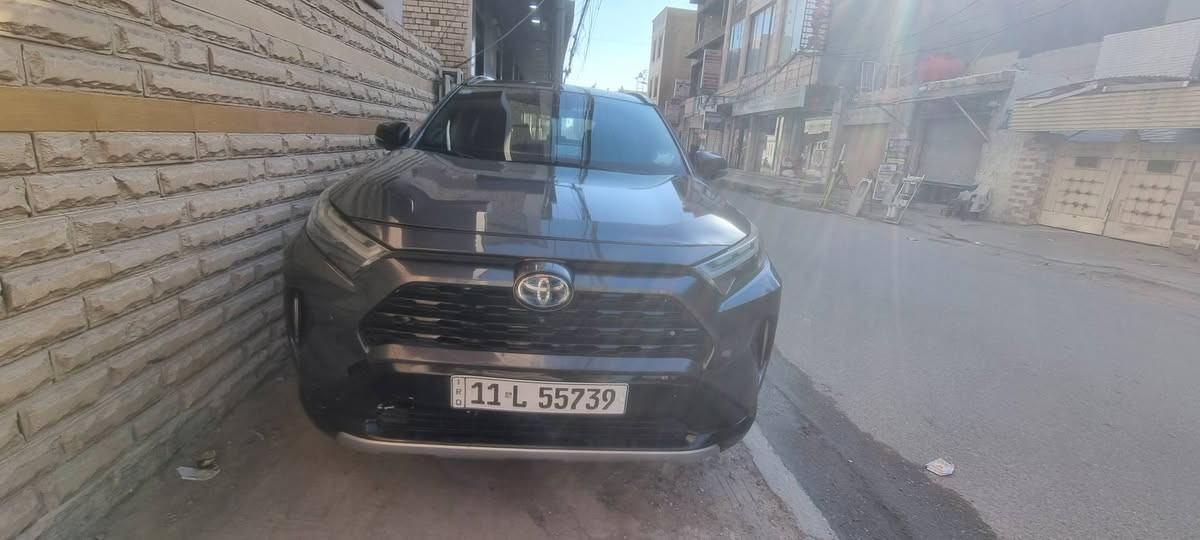 🚗 للبيع - تويوتا راف فور هايبرد xse
‎لون رصاصي غير محمدد 
سياره جديده موديل ماشيه ٣٢ الف كم  

🔹 الموديل: 2023
🔹 التسجيل: رقم بغداد
🔹 المواصفات:
✅ محرك 2500 هايبرد
✅ لون توكلر 
✅ بصمة تشغيل + أبواب + صندوق
✅ شاشة حجم كبير
✅ كامره دوارة
✅ صندوق كهربائي
✅ تبريد قطعتين
✅ كشن سائق كهربائي
✅ تدفئة كشنات وستيرن
✅ رادار أمامي وخلفي + بالمرايا الجانبية
✅ مانع تصادم
✅ تحديد مسار
✅ مانع تزحلق
✅ هندبريك بصمة
✅ فور ويل
✅ بك لايت + إشارة أمامية LED
✅ مانع انحدار
✅ 3 أوضاع قيادة (نورمال - ايكو - سبورت)
✅ تبريد شاشة بيانو
✅ مثبت سرعة (أكروز)
✅ أوتو هولد
✅ تحكمات ستيرن جهتين
‏✅ ABS
✅ سياقة ذاتية
✅ 4 دسك
التفويله تمشيك من ٧٠٠ الى ٨٠٠ كم 
معدل الصرف ٥ لتر بالداخل  والخارج ٧ لتر لكل ١٠٠ كم 
الشاصي  يبدي بحرف J يعني صنع في اليابان 
 السعر   ٢٣٢  وبيه مجال 
صور الحادث والسونار مرفقه بالمنشور 
📍 مكان السيارة بغداد الحرية 

***********
