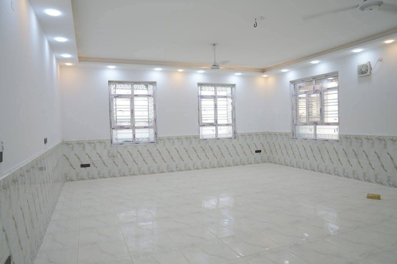 إعلان......

بيت للبيع نص دونم مداور  اسهم منطقه ال بندر قرب المصلخ

طابقين بناء درجه اولى

الطابق الاول يحتوي على غرفتين وصاله ومطبخ وبراني وصحيات خارجيه وداخليه

الطابق الثاني يحتوي على 4غرف نوم  وصاله وصحيات

السعر 260 مع المجال

بناء البيت 360 متر للاستفسار زياره المكتب في شارع الاسكان قرب صيدليه الحرمين او الاتصال ***********-استاذ حيدر
