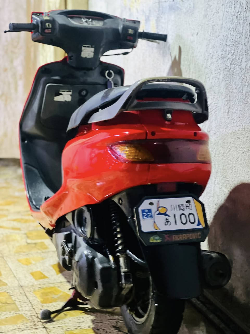 فراشه لون احمر صارلهه شهرين من نزلت من الحاويه اشتريتهه10/15 دراجه مكينته مكفوله من البرغي للبرغي اي مصلح يعجبك جيب وياك لان دراجتي اني ضامنهه كهربائيات شغاله قفل جنطه قفل ستيرن شغال اشاير لايت بك لايت شغال سعر 525 وبيهه مجال للشراي مكاني نجف قرب المطار للتواصل رقمي ***********
