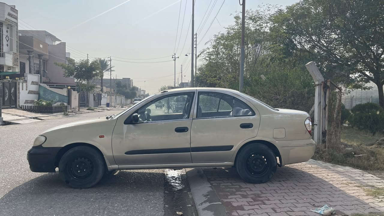 سلام عليكم 
نيسان صني ياباني اصل مديل 2004 كير عادي 
رقم نينوى بسمي 
تحويل ثاني يوم 
مصبوغ 
ماشية اكثر من 300 الف كيلومتر
وبيها كوبون بنزين
🔴السيارة فقط يحتاجلها صبغ
مكاني كركوك

  رقم الهاتف *********** واتساب
 السعر 63$ وبيها مجال للطيبين
