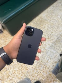 ايفون 15 عادي ذاكره 128  بطاريه 87 جهاز وتربروف مممفتوح  جهاز نضيف مثل...