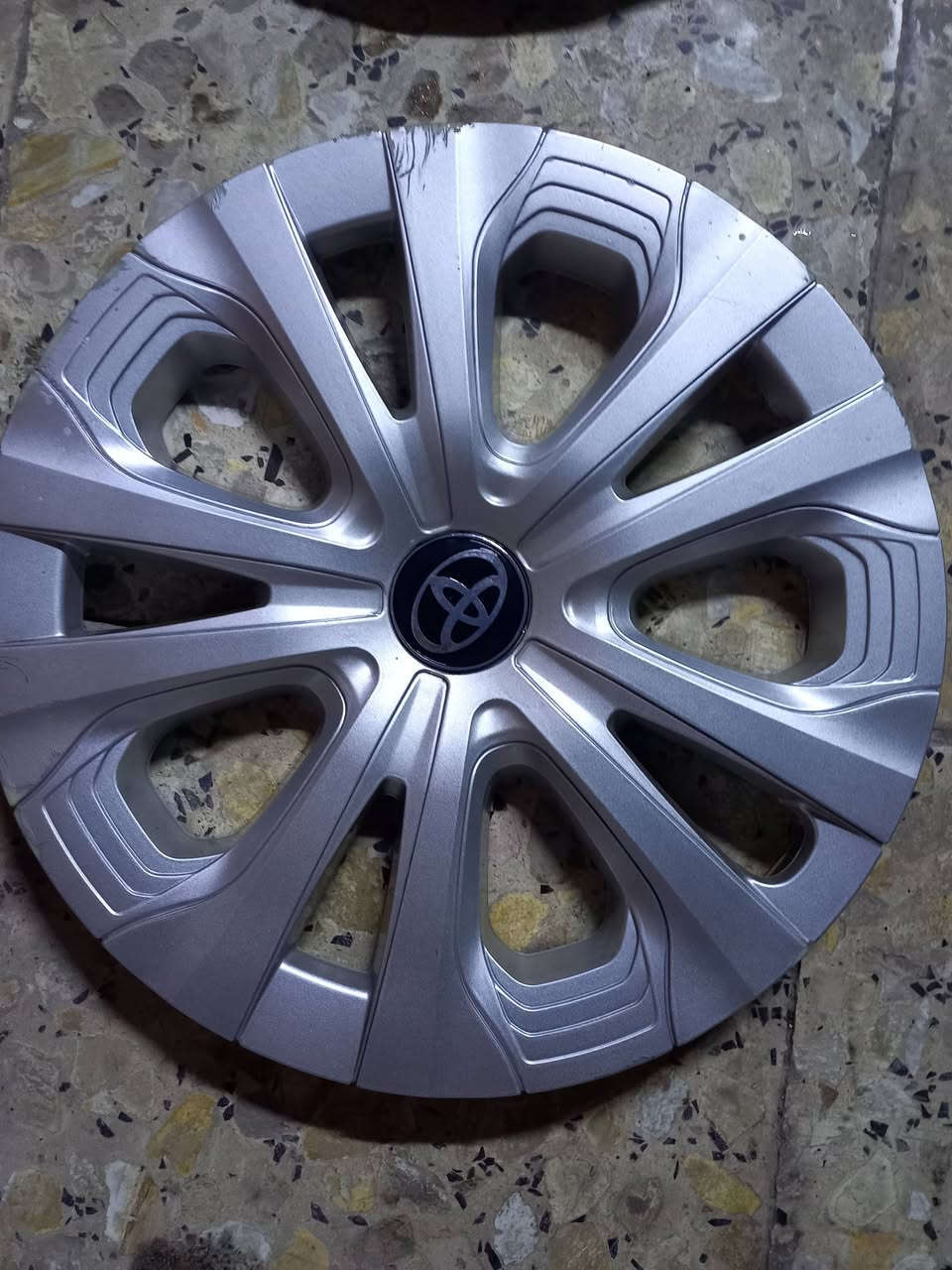 سلام عليكم اخوان عندي كبات مال بريوس ٢٠٢٢ للبيع اليريد يتصل عله هاذ الرقم ***********
