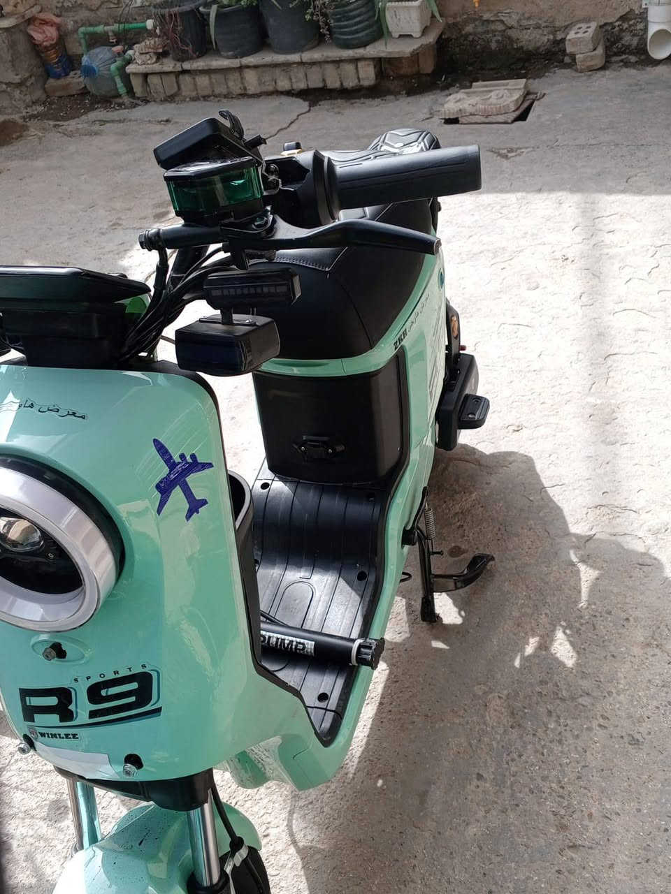 سلام عليكم. 
         دراجة شحن R9 
    دراجة نضيفة ماماشية قليل 
  باتريات جدد صالي يومين من شادهن 
     باتريات كبار مو زغار الاصليات 
               سعر (575) $

             *********** 

        مكاني بغداد تقاطع درويش
