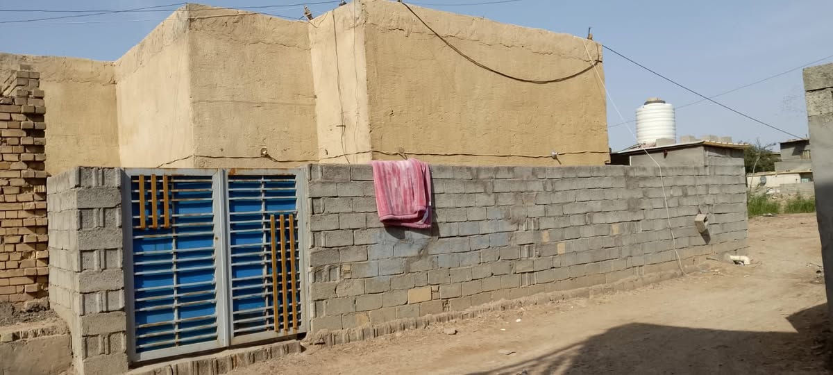 السلام عليكم 
بيت زراعي المساحة 260متر المكان فلكة سلمان باك منطقة اجبور قرب محطة ماء ارو سيد حميد 
الاستفسار على الرقم ‏‪***********‬‏
