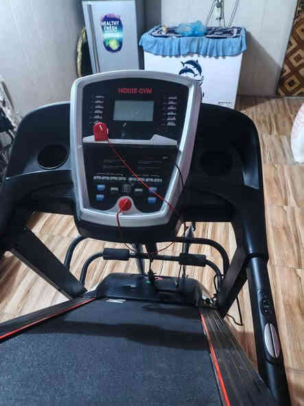 سلام عليكم جهاز جري للبيع يتحمل وزن 120 مستعمل شي قليل اقل الشهر من شركه دريم هاوس العالميه ويجي بي mp3 صوت عالي كوالتي جدا راقي مثل ما موضح عدكم بالفيديو ويجي بي 12 سعره ويجي بي جبلي أيضاً 12سرعه السعر 450 الف قفله 400 للتواصل فقط على الرقم 
***********
