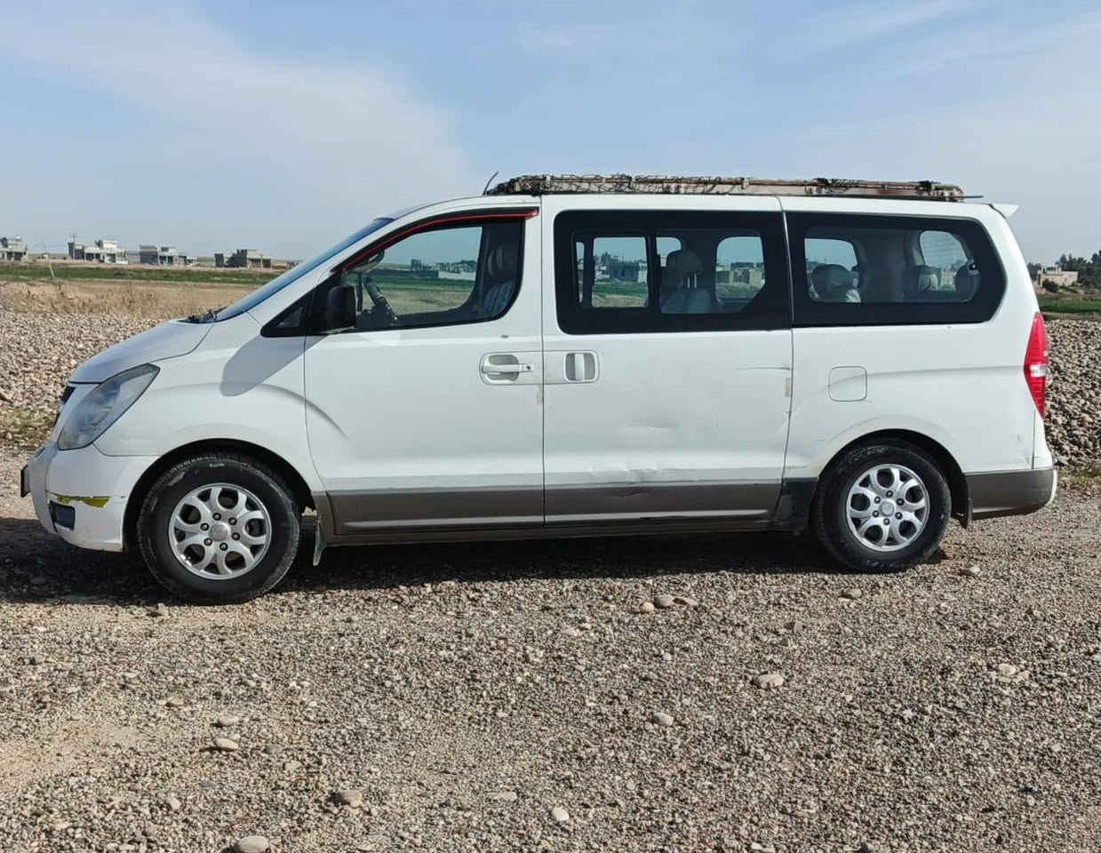 السلام عليكم

ستاركس للبيع  الموديل 2012
رقم نينوى تحويل مباشرالسياره لا صبغ ولا معجون
كير محرك بل شرط تخم تاير تدفئة تبريد كهربائيات كلها شغاله 

العنوان/ صلاح الدين الشرقاط شاطي الجدر 

هاتف ***********
