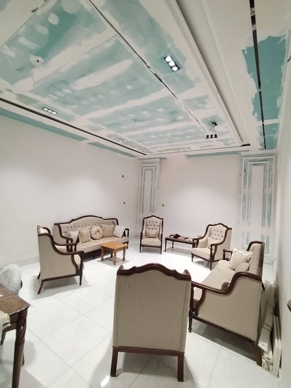 سلام عليكم
دار للبيع الموقع حي الشهداء اول فرع ع اليسار
مواصفات الدار
مساحة ٣١٢.٥ متر مربع
البناء سنه ٢٠٢٤ بناء درجه اولى وحديث
الدار يحتوي على ٥ غرف نضام سويت يعني كل غرفه بيها حمام ويحتوي على شقة كاملة عباره عن غرفه وصاله وحمام ومطبخ البيت جدا نضيف خريطه عصريه وبيت بي نقوصات حسب ١٠ مليون يجهز كامل سعر البيت ٤٥٠ مليون قابل للتفاوض رقم الهاتف*********** غير متواجد على الفيس بوك
