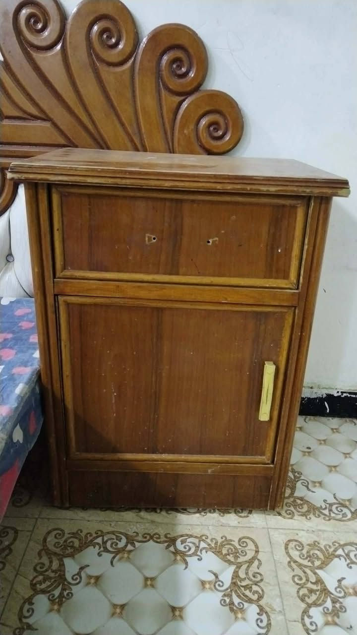 غرفة اخشاب كما موضح بالصور اضرار بصيطة ٥٠٠ الاتصال على الرقم ***********
