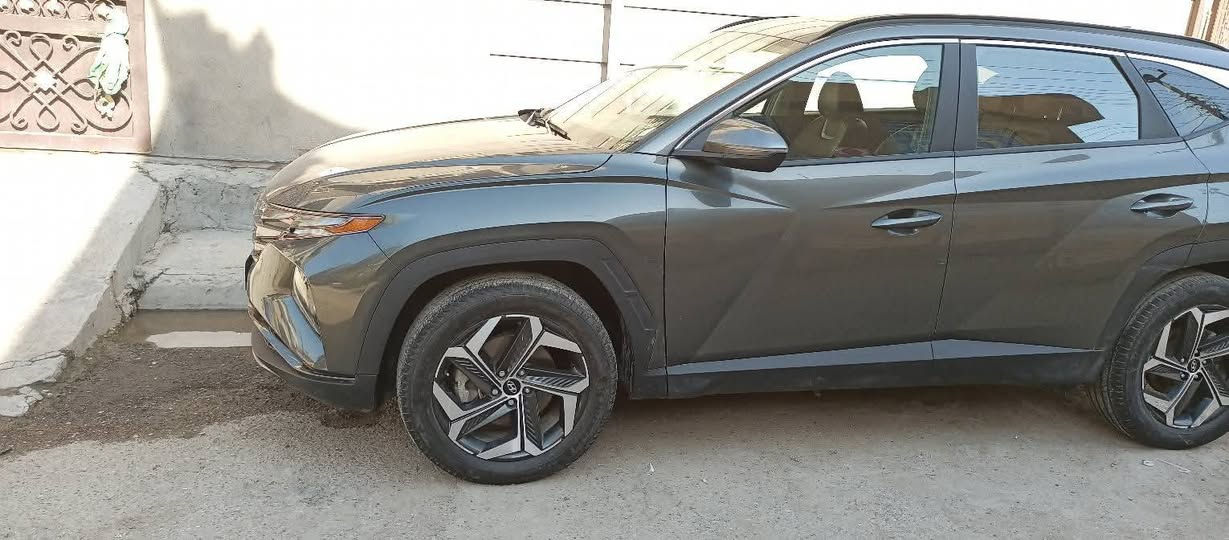 السلام عليكم .توسان22 فول ماشيه 32 حادثها مبدل دعاميه وجاملغ نفس اللون وربع باب سايق صبغ بدون دخول بدون ايرباك السعر 195بي مجال صور الحادث مرفقه /بغداد العبيدي ***********
