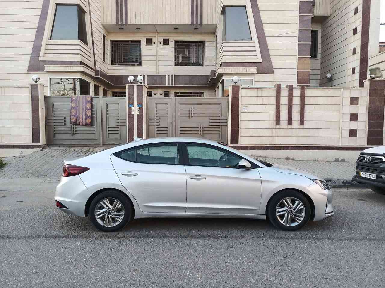 السلام عليكم النترا 2019فول رقم مميز جديده كلين مواصفات  رادار جانبي توقف ذاتي  اناره ترحيب اضاءه يدات باب حساس خلفي تحويل مباشر محرك 2000 دوش كير اي تي المرغوب  ماشيه 110حقيقي مواصفات شاشه كبيره لمس تدفئه كوشنات تدفئه مقود لد امامي زنون بك ليت ليد 3 دي دائري نظام ايكو تقليل صرف نظام اي بي اس مانع منحدرات حساس ضغط الاطارات تخم تاير جديد كوري ويل كب كروم حجم 17 فقط مكان السياره كربلاء السعر 128 تليفون ***********  صور الحادث داخل المنشور
