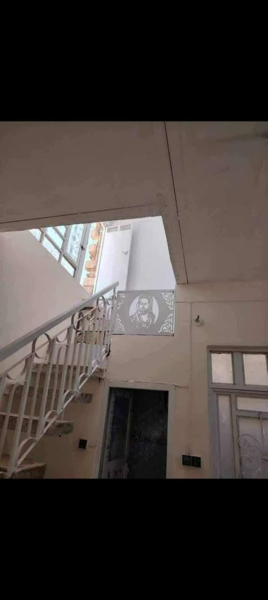 سعر اخو البلاش بهيج مكان 
بشارع مثلجات الاوائل على شارع المطار الجديد 100 متر بسعر 18 مليون 
يحتوي على غرفة وصالة واستقبال ومطبخ وصحيات بناء أساس تجعيب طابوك بناء بلوك سقف عكادة وفرشي 
للاستفسار الاتصال بمكتب الفهد للعقار *********** 
امانة الله بلغو من طرفي حلا سيف
