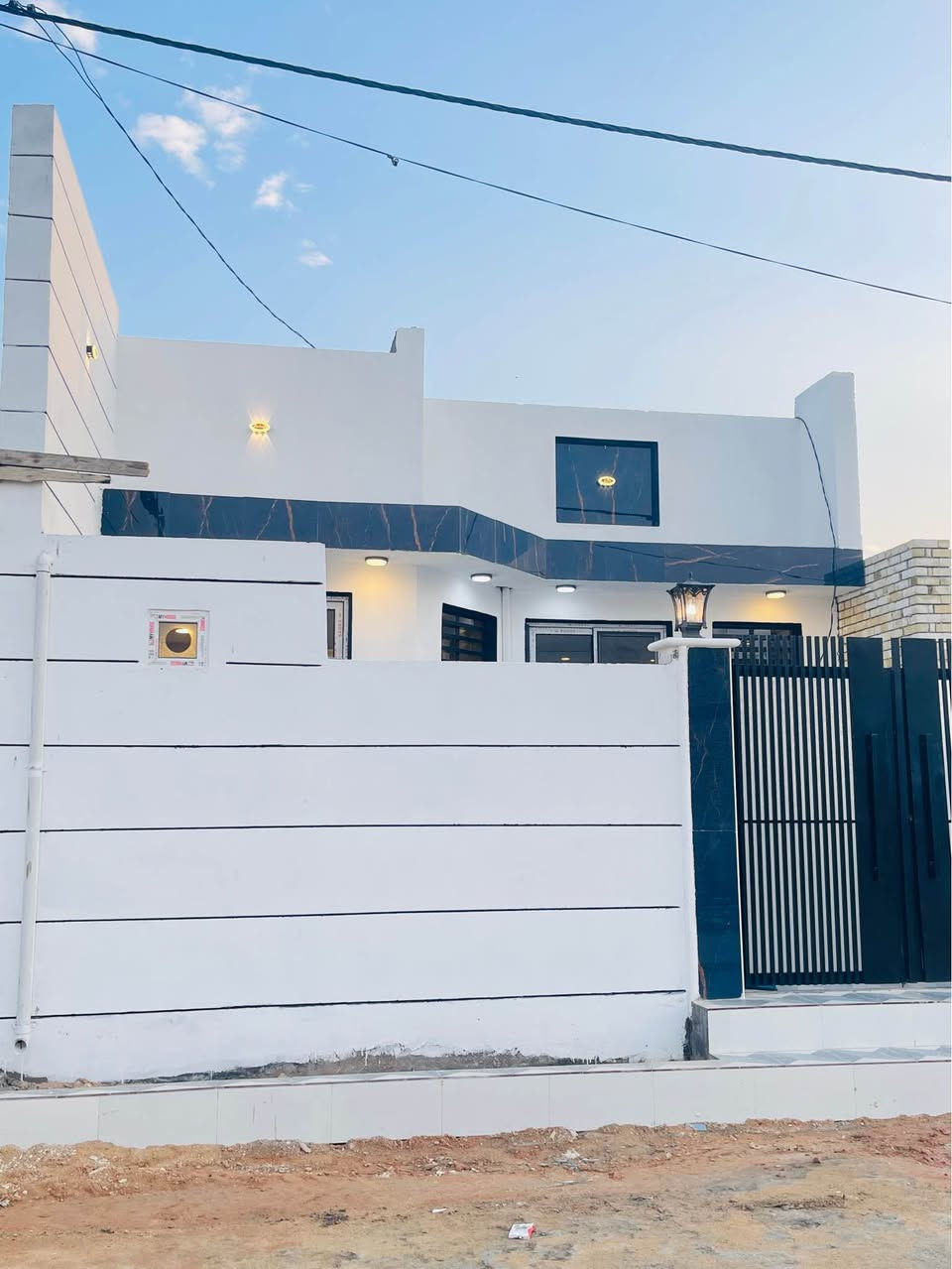 سلام 🙋‍♂️ 

#دار_مساحه_150 م_م

بلاش بلاش 

طابو زراعي سند ٢٥ صرف

النجف # ملحق قريه الغدير نفسه 
السعر المجال 
بناء ممتاز 

درجه اولى ) 
 ***********
*********** النجف, العراق
