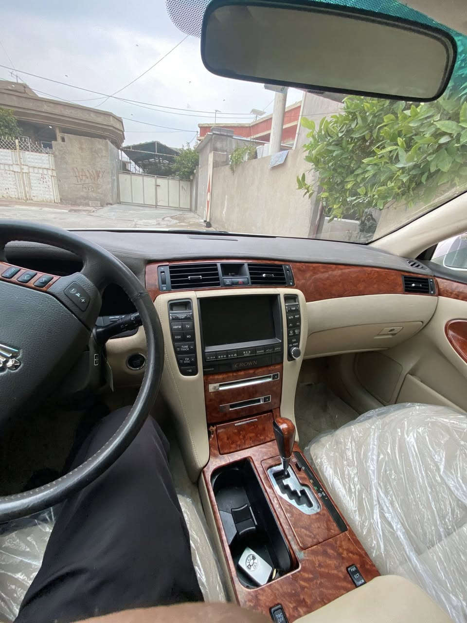 182
2006 
2 دووگمە
جوار تایەی لۆک
لەساخێک توند و تۆڵتر نەبوو نەتەوێ. 
بێ دوکەل. 
48$
یەک تۆز مەجال

***********
