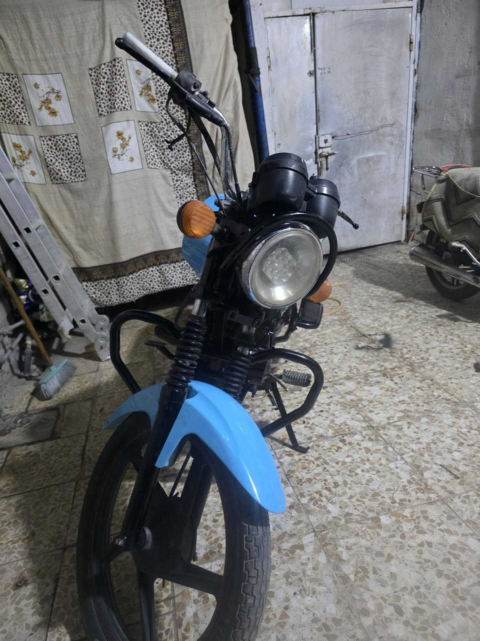 للبيع دايون نفخ كامله خرسه  اصوليه تاخذه من البيت  اوراقه اب٢٥٠ طلعهن. ضايعات العندي  مديل ٢٠  كربلاء. سعره ٧٥٠   مستعجل عل بيع ***********
***********
