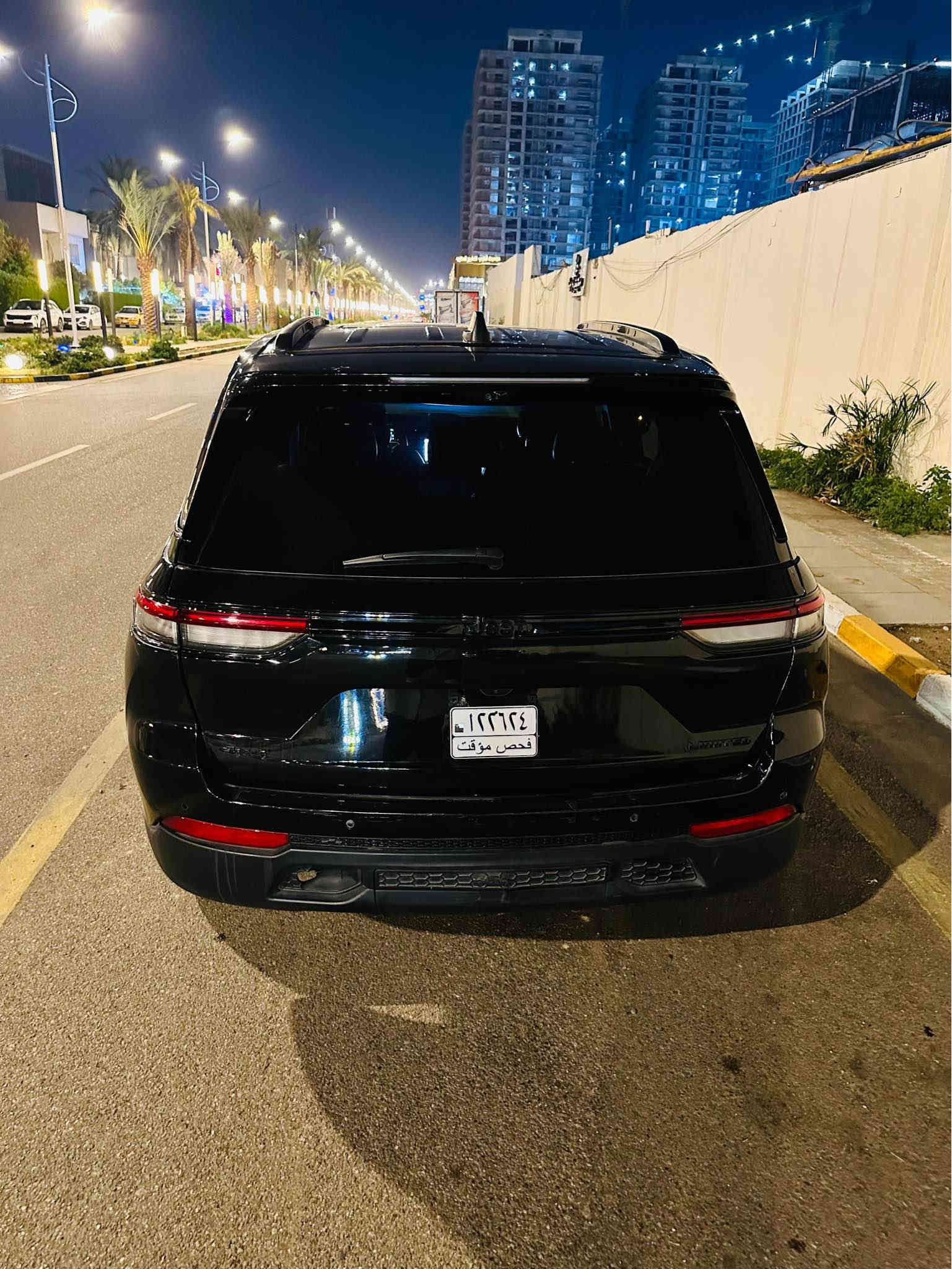 السلام عليكم 

جيب 2024 رقم بغداد بسمي السيارة 

اهم فقرة 5 راكب بدون ايرباك 

ماشية 26 

رقم وهزة وسنوية كله جديد 

السيارة لمتيد فول 1/1 للاخير 

حادثها جاملغ وبنيد وقبغ جنطة بدون دواخل بدون ايرباك 

السعر ٢٦٣ وبيها مجال بسيط 

ر*********** بغداد
