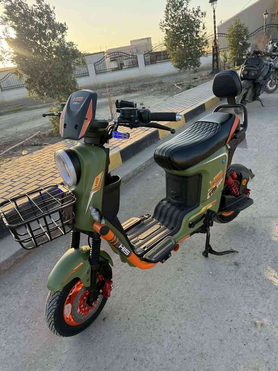 دراجه شحن.(R9برو..موديل الجديد
للبيع
موديل 2026

5.بطاريات اكبار

32.A

الدراجه قويه ومعروفه
الدراجه بعده وكاله..استخدام غليل

فول مواصفات

4.سرع

السعر 600.وبي مجال

للعلم ماخذها اب 670.
بل وصل مكتوبه
بغداد ابو غريب
***********
وتساب اي استفسار
