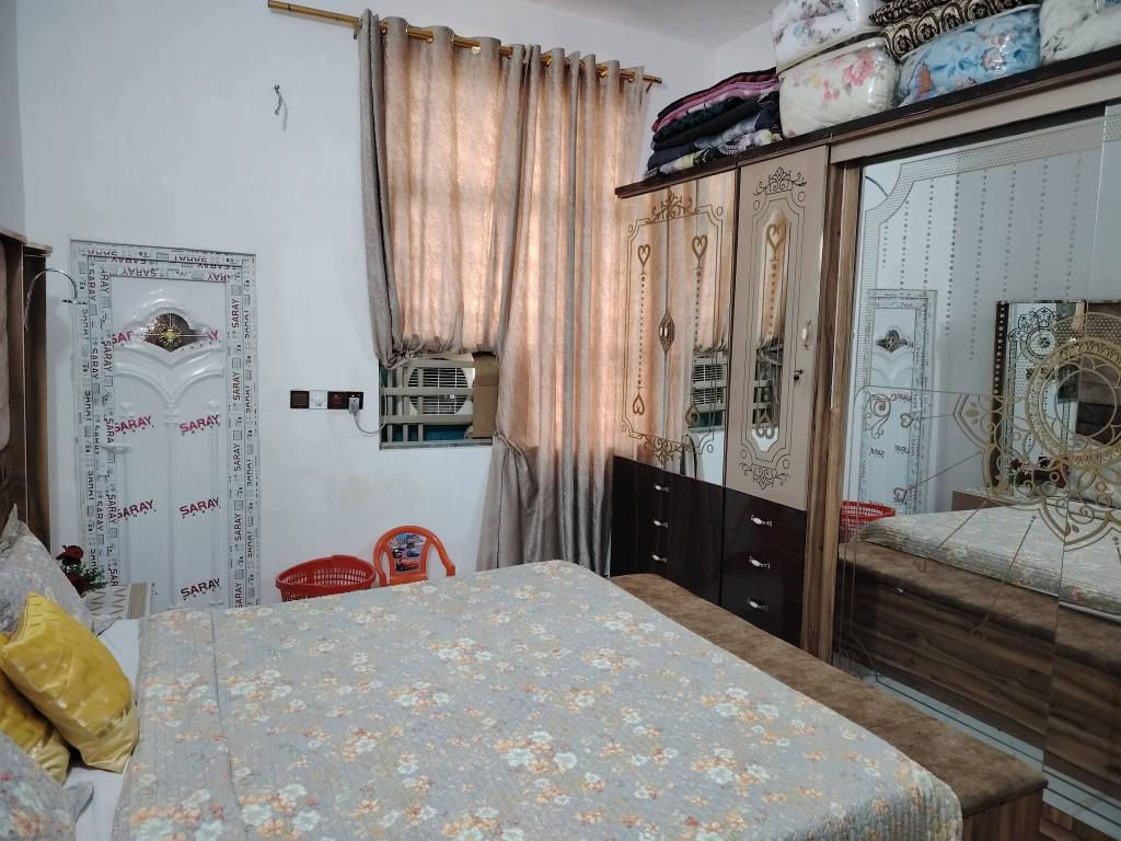 دار للبيع المساحه 1000متر البناء 350متر  واجه 17نزال60 قريبه على شارع العام  تصلح دار سكن او حسينيه وتبليط لباب البيت كافة الخدمات متوفره كهرباء ماء مولد خط ذهبي مدارس سوق يتكون من
4غرف نوم سويت  4x6
صاله12x5
ومطبخ حار وبار 7x6
استقبال12x5
مجموعه صحيات داخليه
مجموعه صحيات خارجيه
مساحه خلف البيت
وحديقه اماميه وكراج بناء ممتاز درجه اولئ طابوك نهروان صب كونكريت مركزي الاساس والسقف اقرار محكمه مباشر المكان النجف الاشرف شارع كربلاء نجف عامود145
السعر115 وبيه مجال
مشمول بطابو قرار320 مع اقرار وتنازل بل محكمه 
الاستفسار
***********
*********** النجف, العراق
