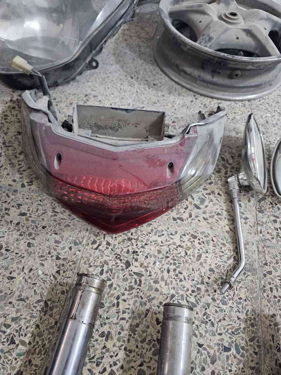 سلام عليكم للي على باب الله غراض سكنس فحل ابيع شلع سعر 150  الغراض عددهن 16 اذا تبيع الوحده على 10 هم ربحان 10 واذا انته على باب الله تدلل عليه بعد عندي كم غرض هم احطهن وياهن وتدلل عليه متواجد ماسنجر وعل رقم ***********
1شوته بلادي  
2 صالنصات ثنين رياضي 
3 فج بلادي 
4 فاكيوم
5 ويل خلفي بلادي
6 فلنجه بلادي 
7 ماصده بلادي كامله
8 كشن بلادي شكل بقلاوه 
9 دبل امامي بلادي ممفتوح بس يحتاج تجفيت
10 كابريتر قفاز حجم 30
11 كابريتر اربع براغي رياضي 
12 بك لايت بلادي بس يحتاجله كلوب كله شغال
13 طاسه كلج فورزه  صفر 10
14 دبل امامي فورزه صفر 10
15 مرايات يرهمن فورزه صفر 10 وسكنس
