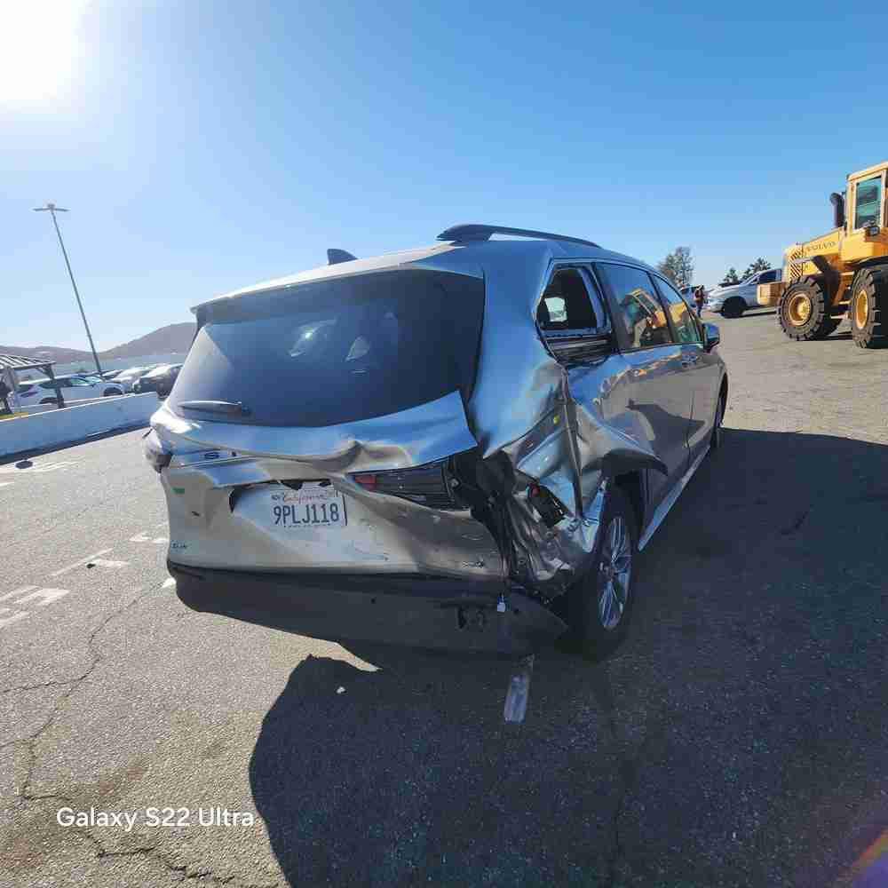 سلام عليكم
تيوتا سينا موديل 2025فئه xle فول موصفات هايبرد رقم بغداد تحويل ثاني يوم ماشيه 18الف 

الموصفات 

8راكب 

ابواب كهرباء +ابواب ذكيه تفتح عند الاقتراب 

كرسي 2 كهرباء +تدفئه تبريد 

تدعم الشحن الاسلكي 

الضرر :

كما موضح بل صوره جاملغ خلفي راجع بارد وجنطه مبدله 

السعر : 

340$وبيها مجال 

***********

مكان كربلاء
