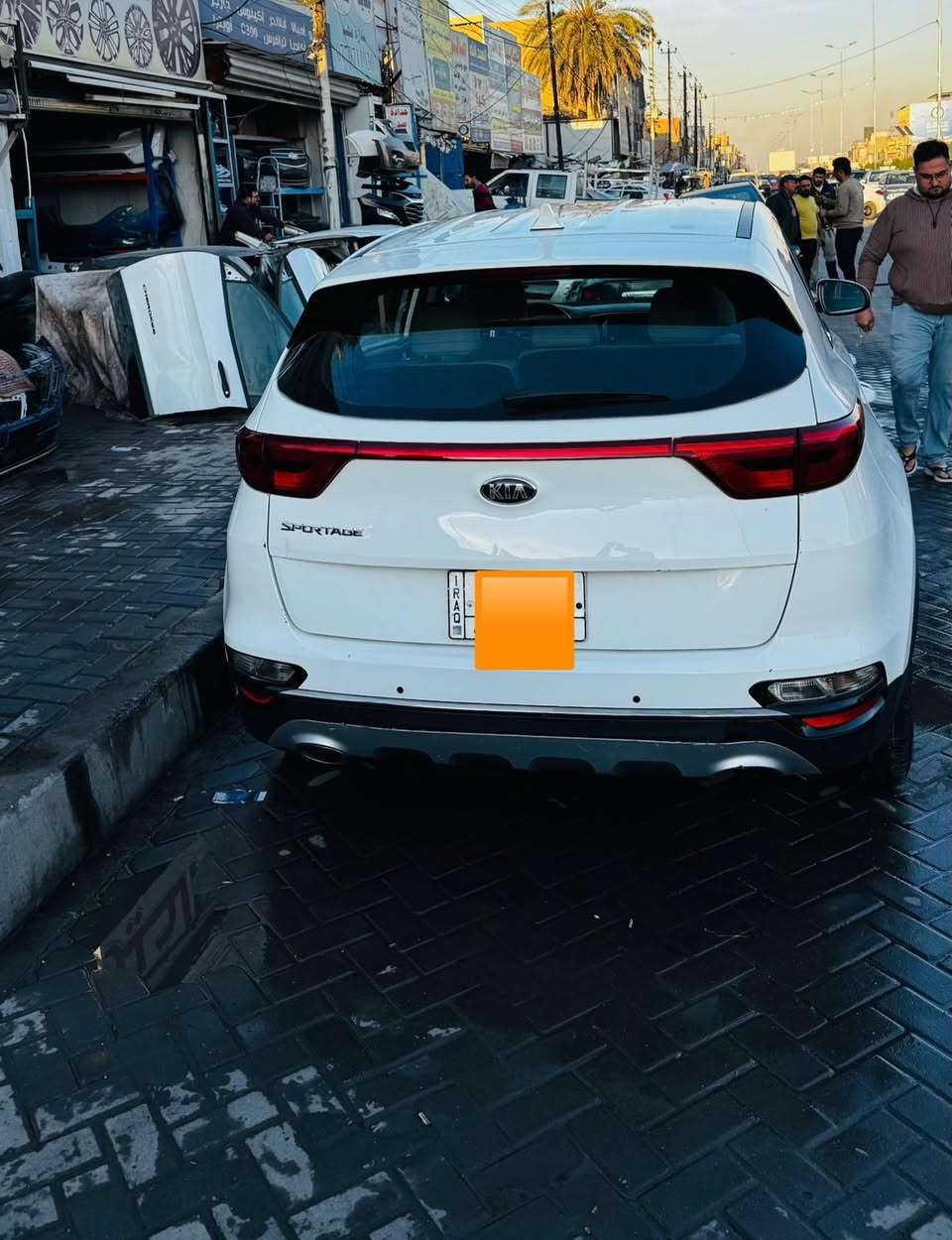 السلام عليكم سبورتج موديل 19 مواصفات عاديه محرك 2400 بلادي
السياره فورويل دفع رباعي
حادثه دعاميه امامي فقط الباقي بلاادي  اي صبغ مابيه 
اللون ابيض داخل بيجي مخمل
رقم بغداد الرقم الجديد
مكان السياره بغداد
السعر17800$وبيها مجال بسيط
***********
