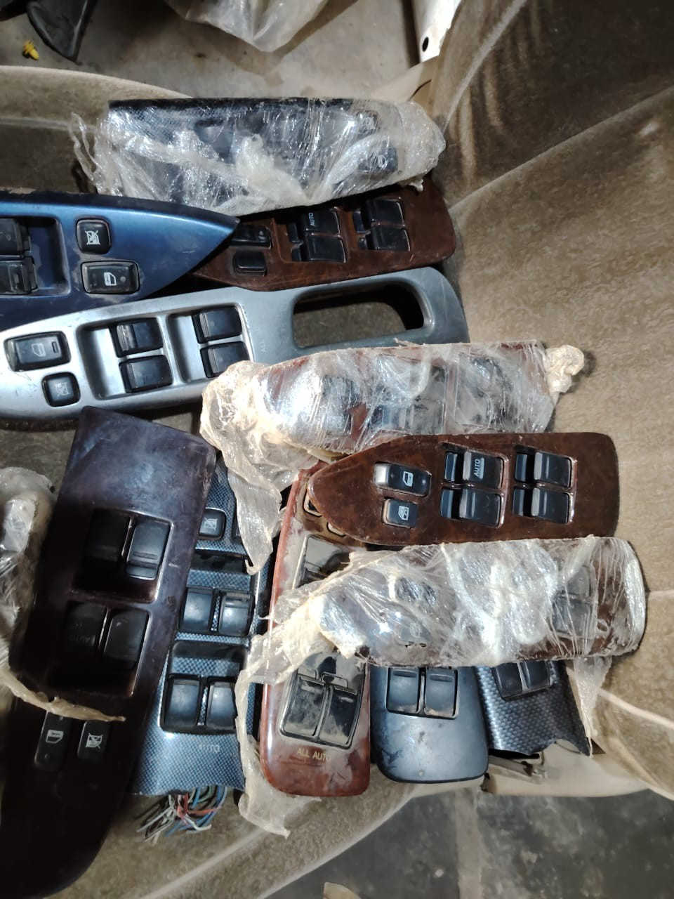 سلام عليكم متوفر تحكم جام ملكه جمله ومفرد توصيل موجود 
***********
***********
