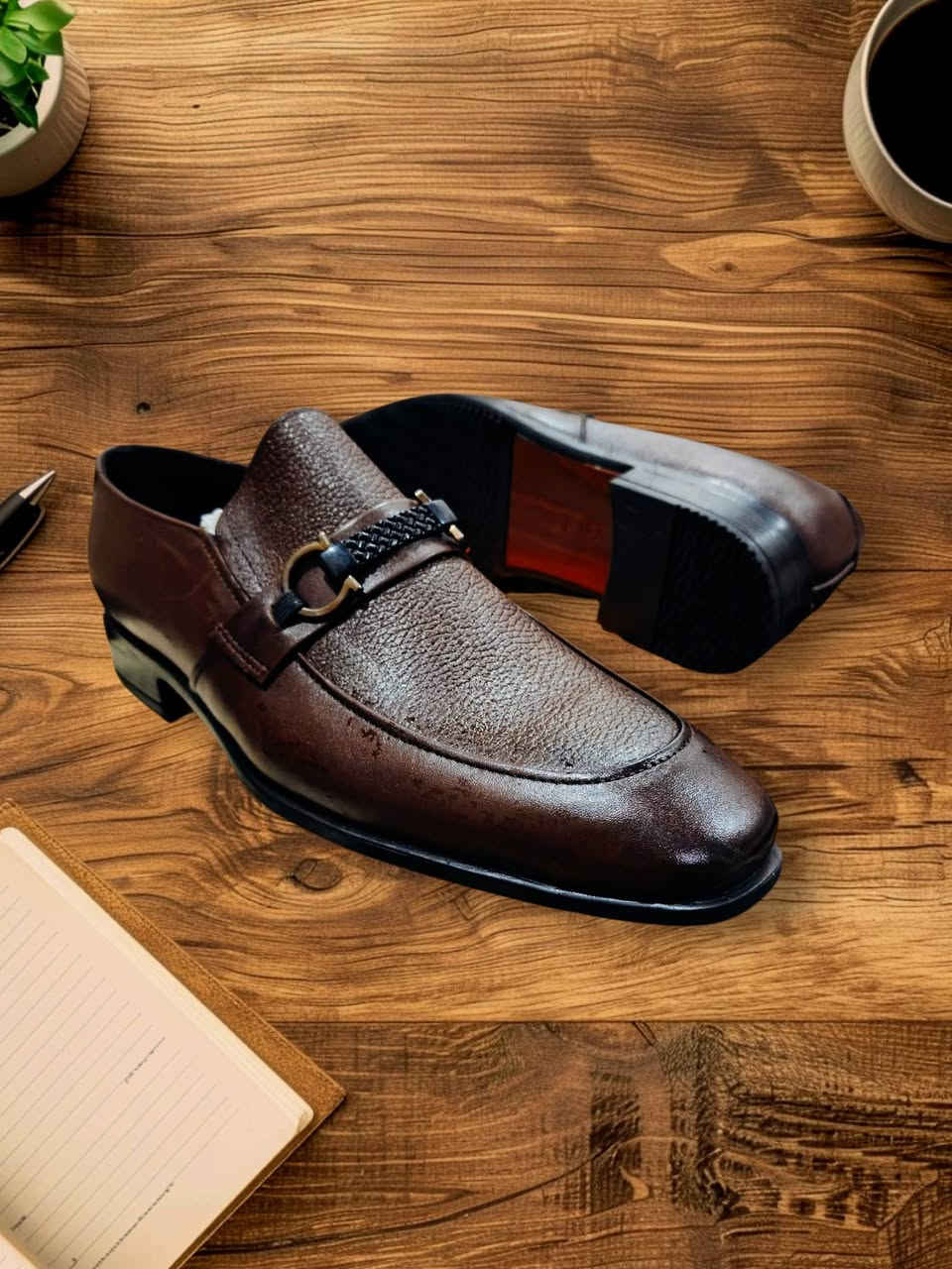 #فاخر جدا جدا اعلى كوالتي 
قطع متوفرة عدنا حصريا 
👑 فخامة ما تنوصف 👑

💰 السعر قبل الخصم: 000‚165
🔥 السعر بعد الخصم: 115,000 فقط والتوصيل مجاني

إذا تدور على حذاء يبين الهيبة والأناقة من أول خطوة… هذا هو الاختيار الصح 👞🔥

🟫 ماركة 
🐂 جلد إيطالي طبيعي فاخر ملمسه ناعم وشكله راقي ويعطي إحساس فخامة حقيقية
🇹🇷 مصنوع في تركيا بدقة عالية وتشطيب ممتاز

👣 طرّة فول طبي
يعني ثبات أقوى، دعم للقدم، ومشي متوازن… مناسب للدوام، المناسبات، واللبس الرسمي الراقي 💼✨

💎 تصميم لوكجري يخليك تتميز ويناسب الذوق العالي
🎩 يلبق ويا البدلات واللبس الكلاسيكي ويكمل الإطلالة بشكل رهيب

📏 القياسات المتوفرة من ٣٩ الى ٤٤ من كل قياس قطعة وحده  فقط باقي 

⚠️ الكمية محدودة جداً
📩 للحجز دز القياس عالخاص وخلي الفخامة تحچي عنك 👑👞✨ ✨
#مهند_دزاين_شوز


**إذا كنت صاحب هذا الإعلان وتريد حذفه لأي سبب، رجاءا أرسل رسالة إلى الدعم الفني**