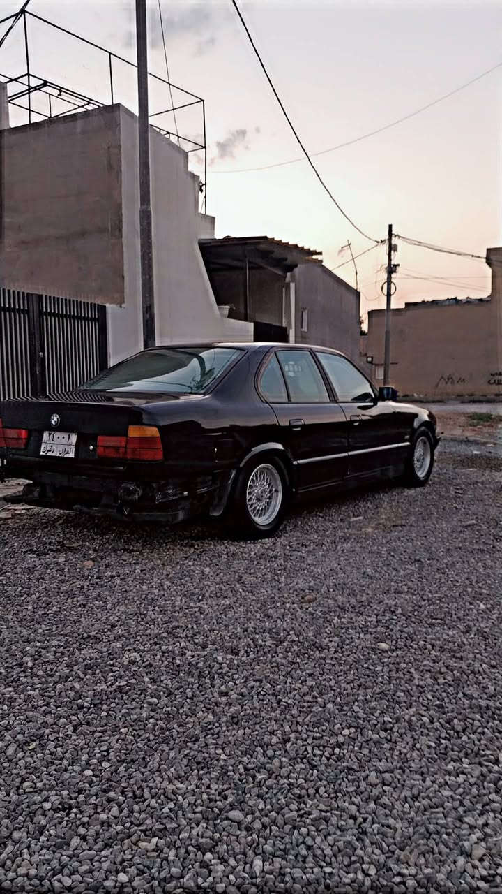 bmw 1990فول مواسەفات سلاید تەبرید توماتیک پیش پانە  کوشن جلد کوشنیتەر پەردە بیلاد ی سەیارەکە ئەولیاتە سەنەوی ئەسلیو وەکالەشی لەگەلە بەس تەحویل  واتساپ*********** 37 ناکری سحری مامەلە گوینەوەش لەسەردلگرتن admen❤

