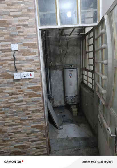 سلام عليكم عندي مشتمل ايجار في الشعب شارع الصحه قريب على مثجات تفاح مساحه 100متر بي غرف نوم مطبخ استقبال ايجار 400 الف ***********....
