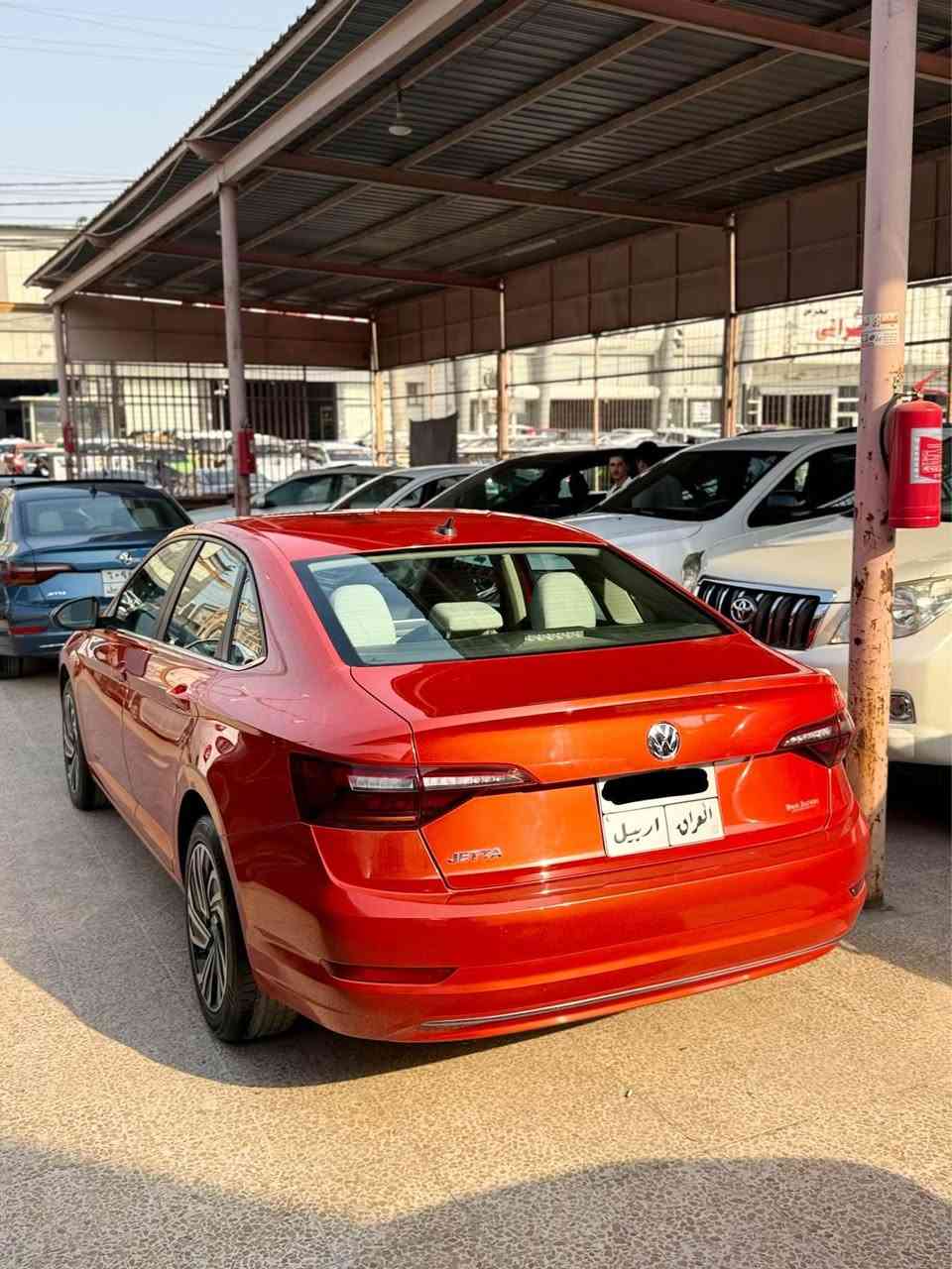 Vw jetta 2019 S 
ره نگ قه يصي ناو كريمي 
بستيك سه ري بؤنيت صوخ بي داخلي بي ايرباگ 
پشت و پيش كه پس ٤ تايه و ويلي خاويني له بنه 
٦٦ مايل رؤشتوه بي مسروفه تب هه ولير *********** أربيل, العراق
