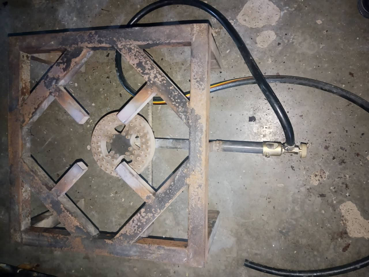 غراض محل دجاج تانكي جديد 1200 لتر + هلاسة +ميزان رقمي + سنگ مرمر + صندوك + مذبحة + معلفة +
+ طباخ + جدر 

***********
