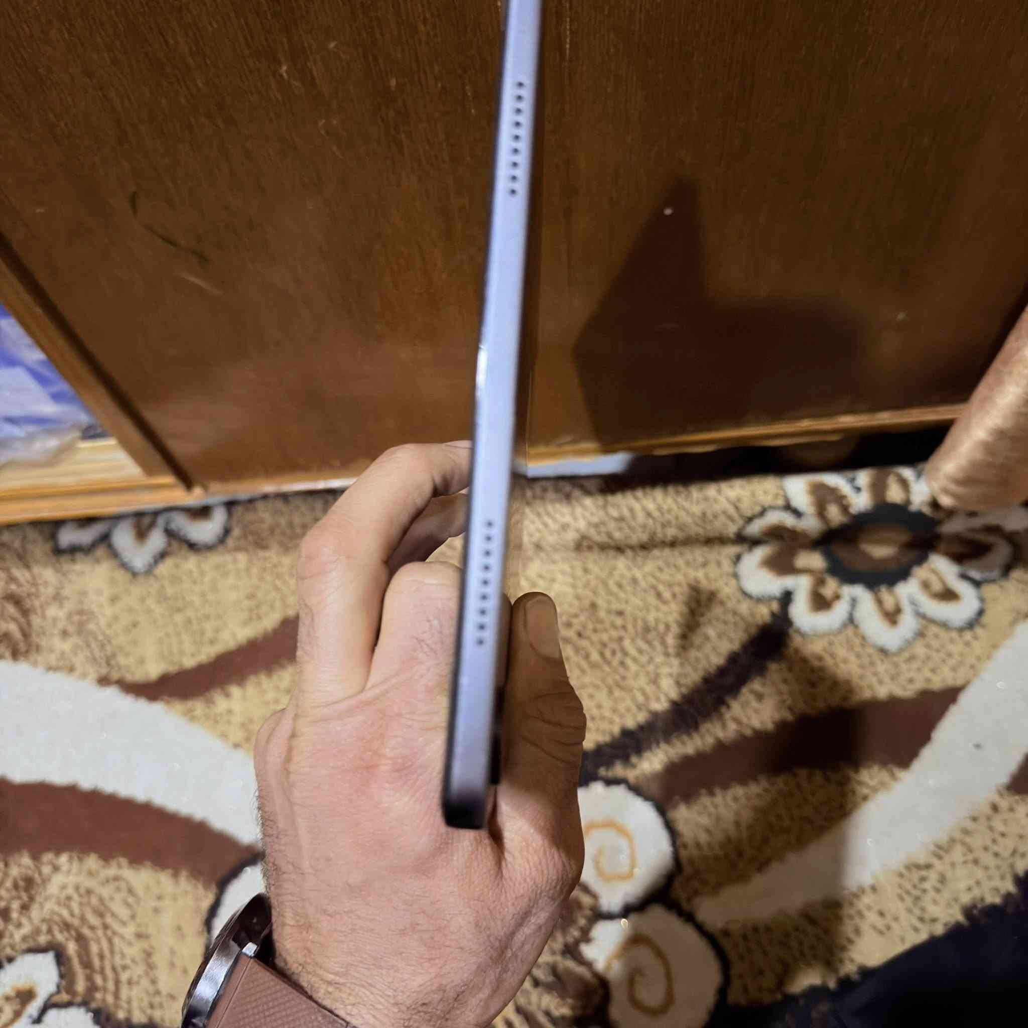 سلام عليكم من رخصت صاحب الاكروب ايباد هونر برو x8a الذاكره 128 المعالج 14 حجم البطاريه 8089 نضيف جدن غراضه كامله لزكه وحافضه وشاحنه الايباد استريو 4 سماعات السعر 250 وبي مجال مكاني كربلاء ***********
