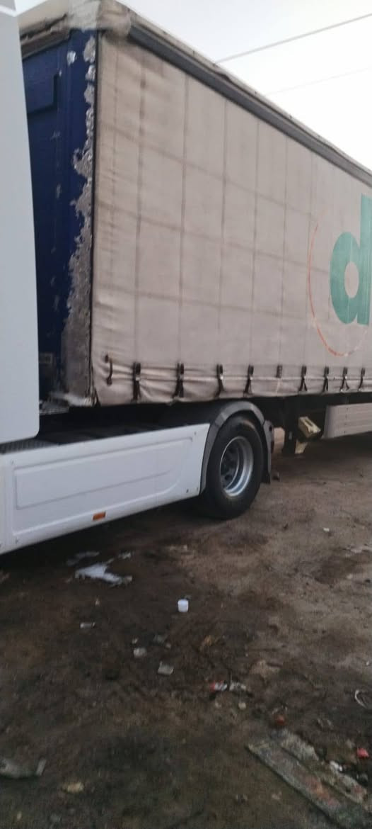 كتروس2009البيع
فول1ع1
كامره حساس 
ثلاجه رتايدر
هو رنات زنون سقف
حاكيه فول فول سياره 
تخم تاير جاهزه للشغل
حجم48/18
***********  حسين سيدمزيد
