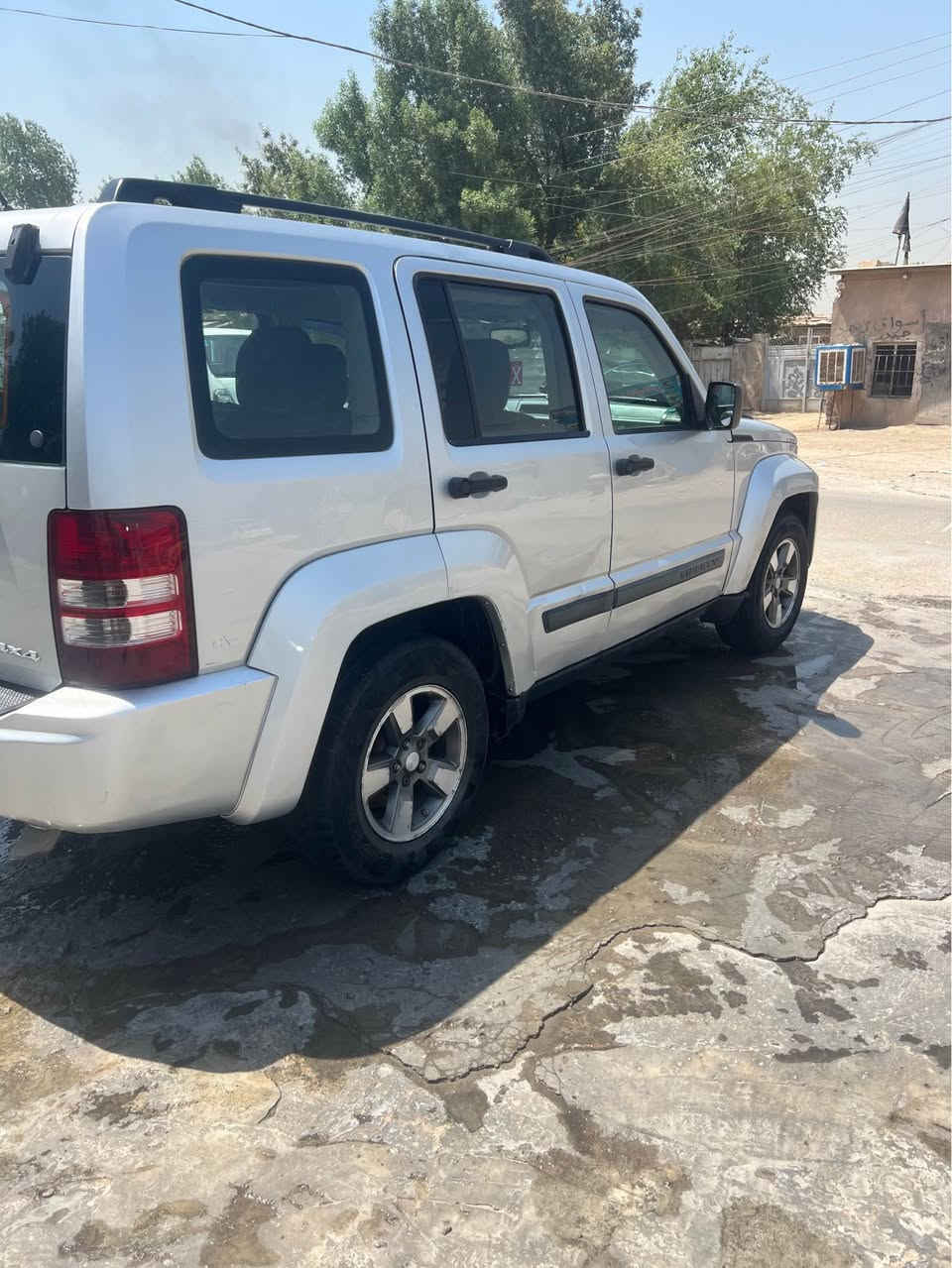 جيب لبرتي 2008 

بيهه صندوق 
و4 بوب فقط من الاسفل  مصبوغات

ابيع حزام

تبريد شغال
راديتر سراوين مال كومانر جديد قبل سبوع شاده 
تايرات زوج جدد قبل 3 ايام شادهن
باتري جديد
عبوه فيتم اصليه جديده 

بيهه بدايه لاستك ولف ماثر عل سياره 

سياره متوكفك بشارع 

السعر 73 ورقه وبيهه مجال بسيط 

العنوان الكراده مقابيل الخاصكي 
او الزعفرانيه 

*********** بغداد, العراق
