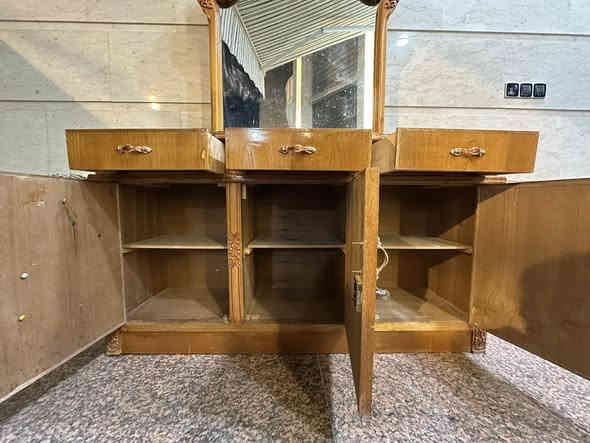 ميز تواليت تزگام درجه اولى 
نظافه 99‎%‎
للاستفسار: ***********
