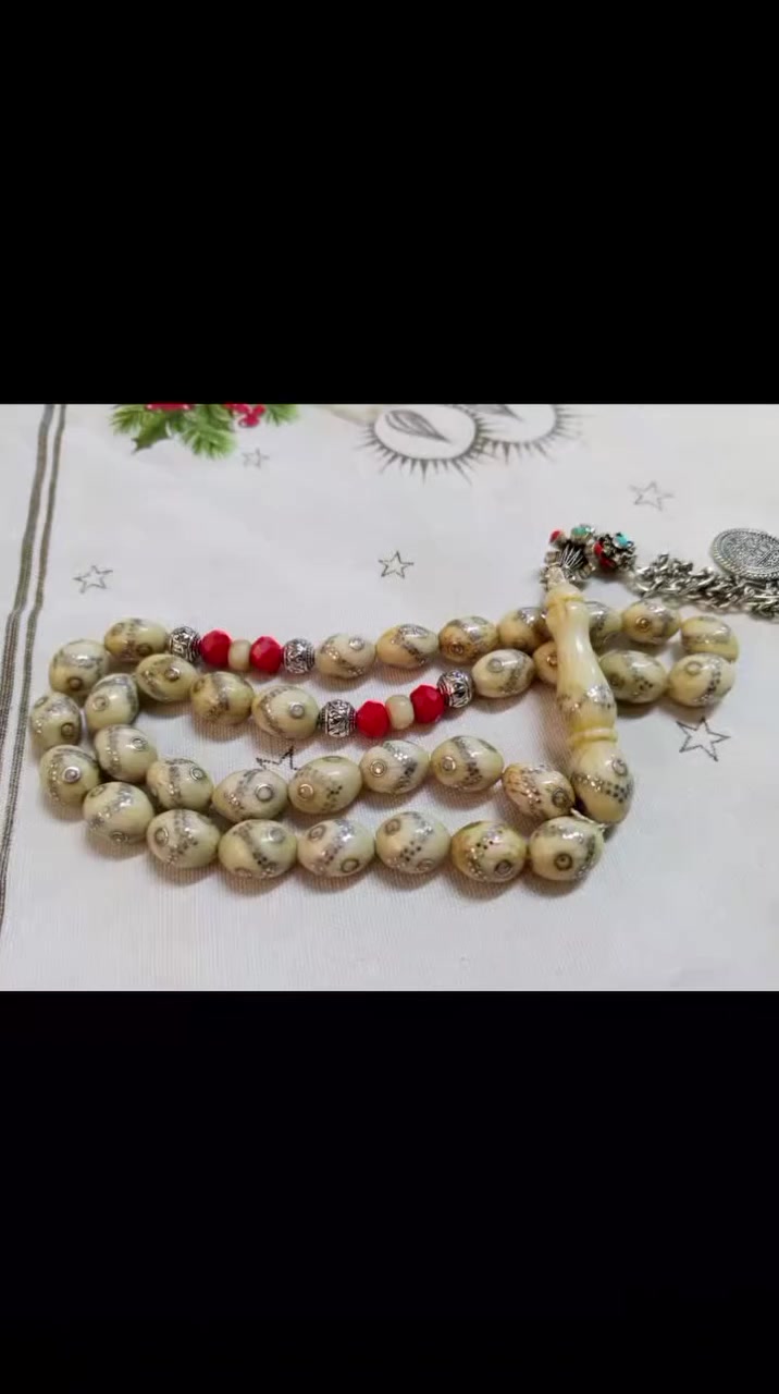 خليلي عينك عالمميز......وجيبها اذا فيك اتجيبها.....

المعروض: قطعتين وحدة عاج ناب فقمة مطعمة فضة عيار 1000والقطعة التانية عضم جمل انتيك مطعمةسيكرون محمل يومي من الروائع الله يهني صاحب النصيب
للعبرة : عامل القدر بالرضا ..وعامل الناس بالحذر .عامل أهلك باللين ..وعامل اخوانك بالتسامح .. وعامل أصدقاءك بالمودة ... وعامل الدهر بإنتظار تقلباته .. هذه قاعدة تجعلك تتقبل كل ظروف الحياة' هُناك منْ يُهديكَ الحُب دُونَ أنْ تُهديهِ أي شَيء وَهُناكَ منْ يُهديكَ الألَم بَعْدَ أنْ تُهديهِ كُل شي
 سئل أحدهم ما تظن الناس يقولون فيك؟  قال: إني لميت و إنهم لميتون ..  و إني لوحدي محاسبٌ وإنهم لوحدهم محاسبون ..  فما لي و ما يقولون !

#الشمالي طرطوس المدينة تاجر شنطة 
#ابوحيدر0990433674وااتس/0991980690
تعليق نقطة مشاركة مباركة بيوصلك السعر والتفاصيل


**إذا كنت صاحب هذا الإعلان وتريد حذفه لأي سبب، رجاءا أرسل رسالة إلى الدعم الفني**