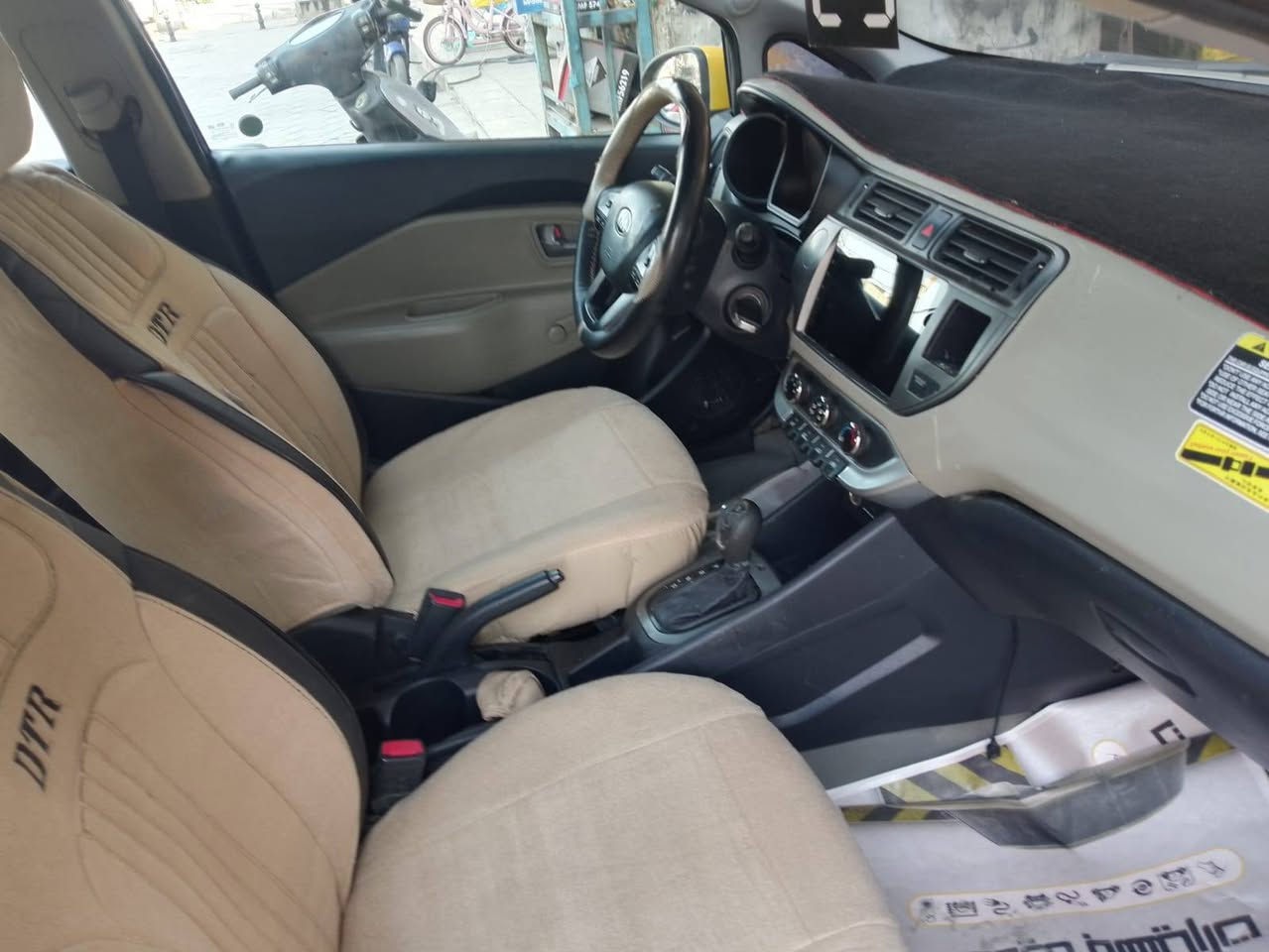 .السلام عليكم 
ريو موديل 14 الحادث جملغ بنبد بدون دوخل فقط باقي كفاله.  كير محرك تبريد مكينه كفاله عامه 
محرك1600 رقم بغداد نكليزي سنويا جديد تحويل ثاني 
سياره جديد معنا الكمله بل عافيه ياخذها سياره 
سعار سياره 70بي مجال حك جيتك العمله 
العنوان بغداد الجديد نتصل تدلل على رقم 
ما متوجد على 
***********
