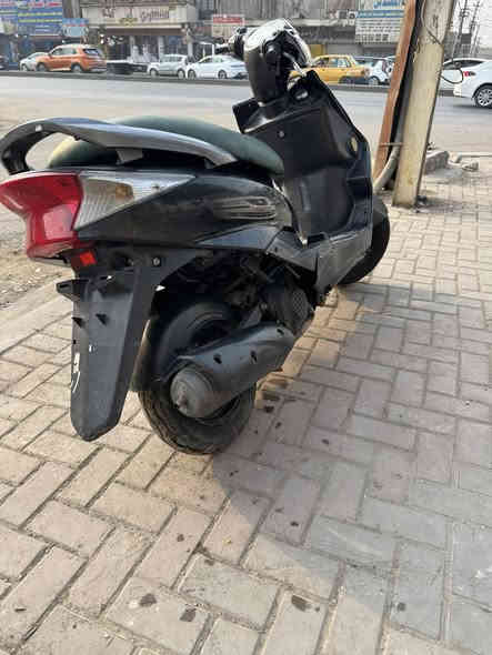 سلام عليكم عندي هائه الدراجه للبيع الدراجه جديده وخير من الله بكاني البلديات *********** السعر500
