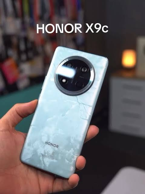#مكلف_بالنشر
جهاز للبيع هونر HONOR X9c
جهاز نضيف حيل مستخدم شي قليل كارتونو وشاحنتو وياه اللون كما موضح بالصورة 
#السعر 400 الف وبي مجال 
للاستفسار اتصل ***********
