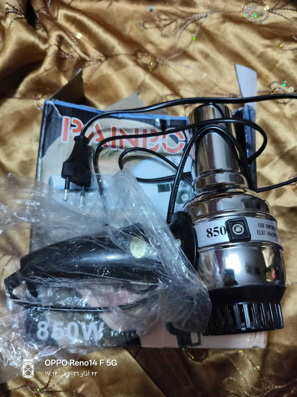 مكينة حلاقة عدد 2 قطعتين جدد يمكن فقط مفحوصات نضافتهن 99% جلايه صفرلحيه صفر بدون جلايه شرط موس  حلاقه الشعر ذكر الدرجات تنضف الذن والخشم عده كامله شحن انسه الشحن فول ثنينهن  والشسوار ب 35 قفل جدد تكرر تكول فقط مره نستخدمات سعر اخو البلاش والله بدون عمله ب 35 الف قفل مكاني بغداد الحسينية بالبداية قرب مطعم الامير على الشارع قريب كلش الشراي يجي خاص او يتصل هذا رقمي ***********
