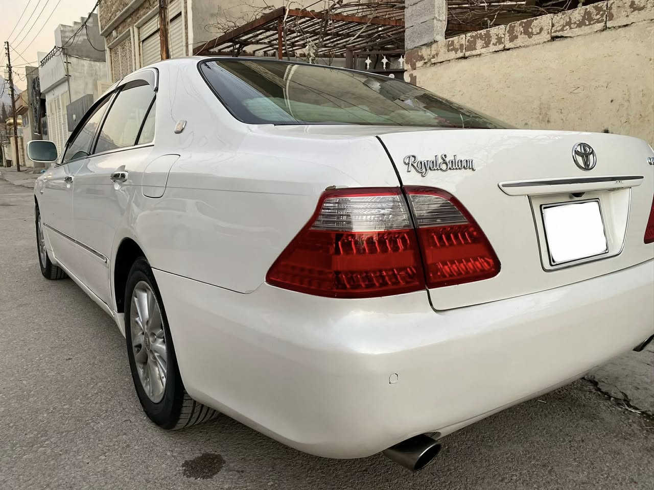 ٢٠٠٦ مةكينةوگيرگةورة ٢ دوكمة
ناوزةرد تةبريد ساردكةرم بةشةرت 
بريك  بةسراوة حاسةشاشة كاميرا بةسمة  
تةقةورةقةي هةموي بةشةرت 
١١٠ هةزار روشتوة. 
جالوشوخت قوباوي نية  جكة لةقوباوي بجوك خوار دركاي سةكن 
هةموي كياني بةشةرت 
٢بارجةبوياغ ئةوربا 
لوك لوك ماشلا. مةسروفي نية 
سعر ٦٨ مجال كةم 
***********
