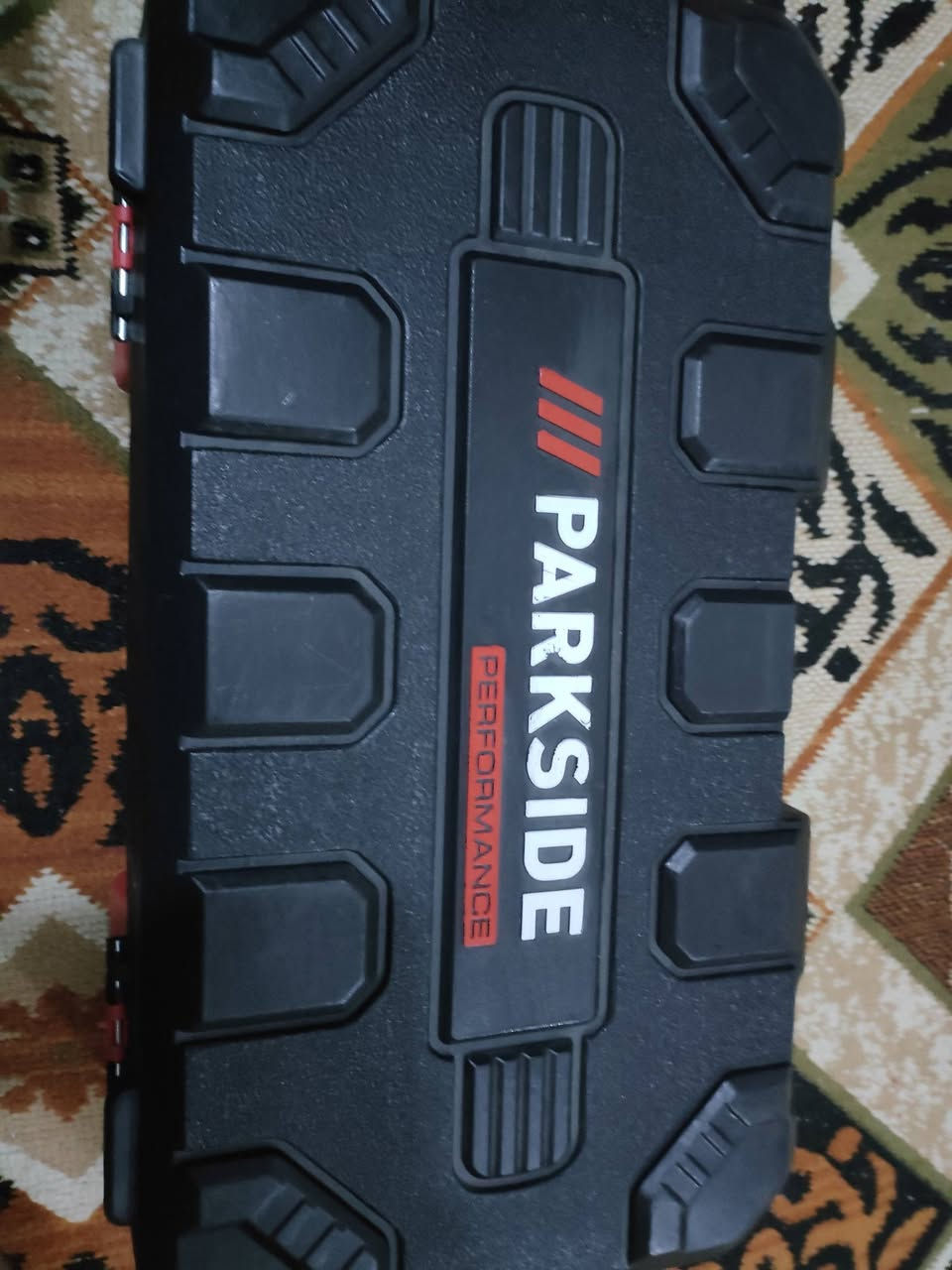 السلام عليكم  للبيع دريل بارك سايد البطاريه 20V  والشاحنه الاصليه ام البنكه  ولييزر بوش الله شاهد   ما مستخدمات  واصليات وسعرهن مناسب *********** اتصل وتدلل
