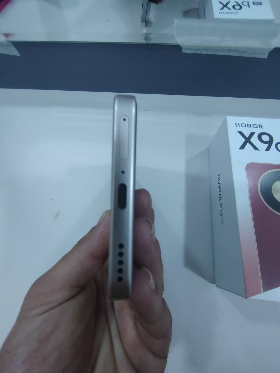سلام عليكم هونر x9d 5G ذاكره 256 عشوائيه 12+12 معالج سناب دراكون 6 جيل 4 بطاريه 8300 جهاز جديد وداخل الضمان شخط مابي 
مكان بغداد الزعفرانيه السعر 425 رقم *********** خط و واتساب فقط
