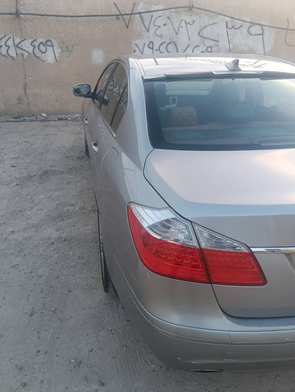 جينسزز 2011 رقم بغداد باسمي 
السياره فول مواصفات ومواصفات الجنسزز معروفه عند الجنايه 
كير ومحرك مكفولات 
اتشغل وتروح للبصره اي نقص مابيها 
السياره بيها 4 قطع صبغ ( من هل 4 قطع اكو قطعتين جارده متبين بالصور الا تتقرب عليها ) واكو طلقه بالبنيد مضروبه معجون بدون صبغ ، ابيعلك حزام حتى ما اتفاشل 

للتواصل ماسنجر 
واتساب ***********
