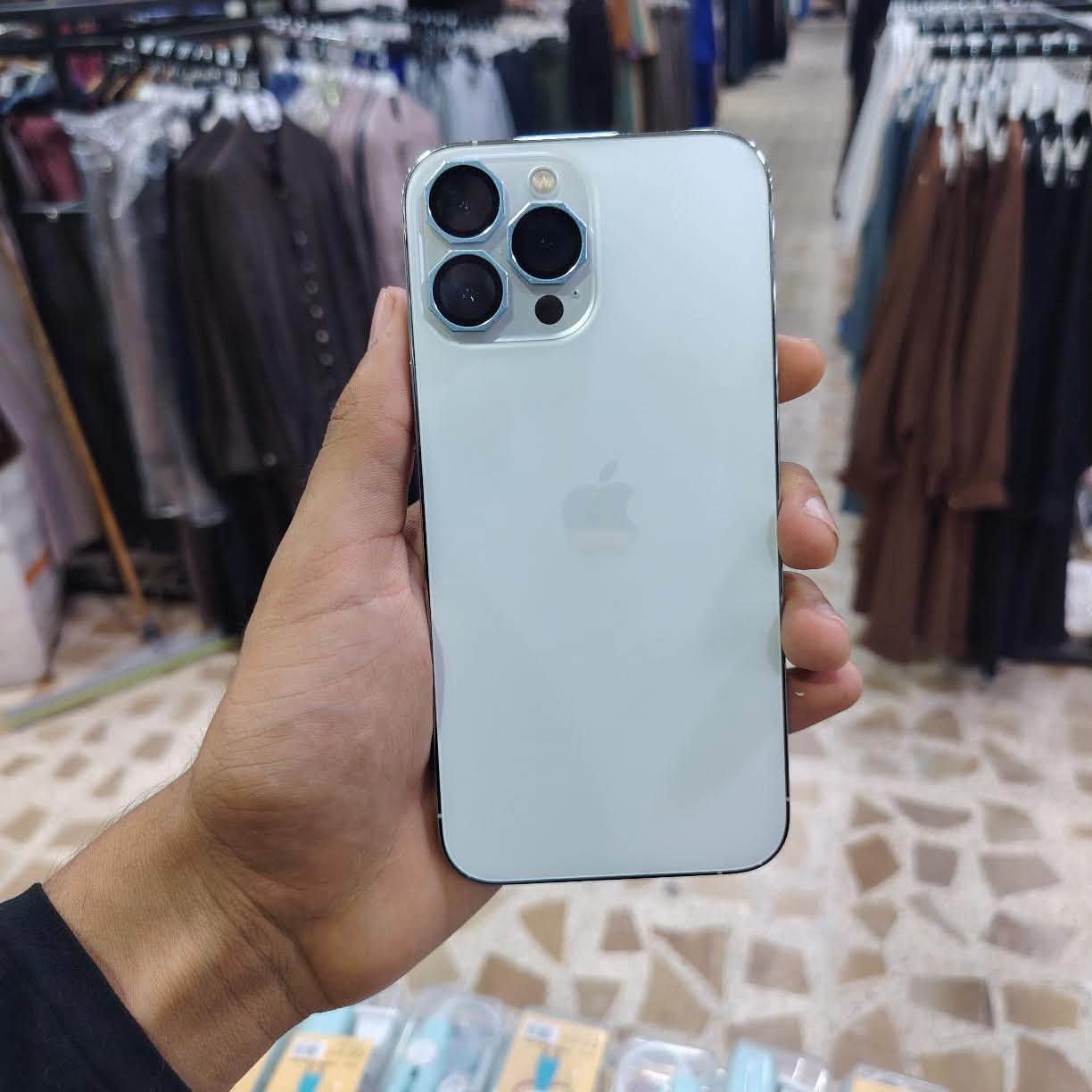 ايفون 13برو ماكس
ذاكره 256
بطاريه 93
الجهاز امريكي لون ابيض 
جهاز نضيف مثل ما موضح بل صوره بس مرفوعه البطاريه 
جهاز مكفول من كلشي السعر خاص 
الرقم ***********
