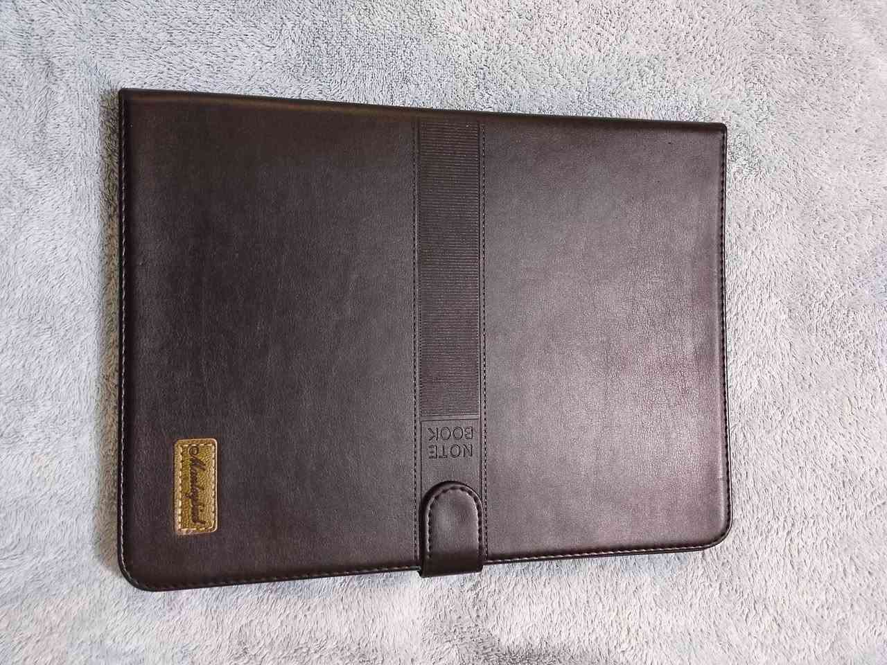 السلام عليكم
ايباد9 نضيف ويا كارتون وحافضة اصليه   فقط بي فطر بل حساس واحد ما ماثر علمس جهاز نضيف ومرتب  بطارية 88 ذ64
مكاني ديوانيه مركز ***********
