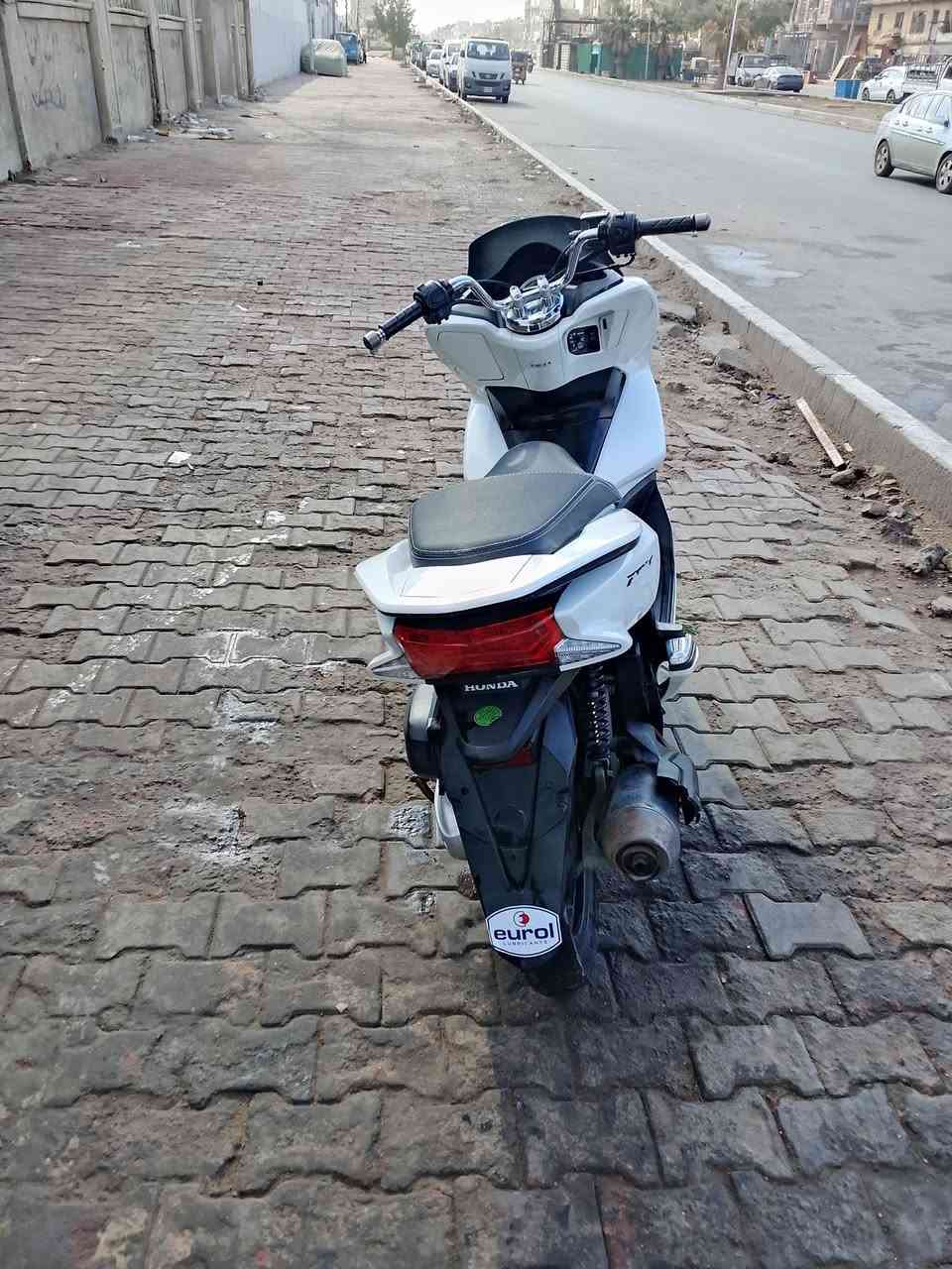 بيسي اكس جيل الثاني ياباني مكينه 150دراجه ماشيه 22 حقيقي بدون تصفير مكينه  ما مفتوح بيها برغي شرط الفحص 
مكاني المدينه 
رقمي ***********
