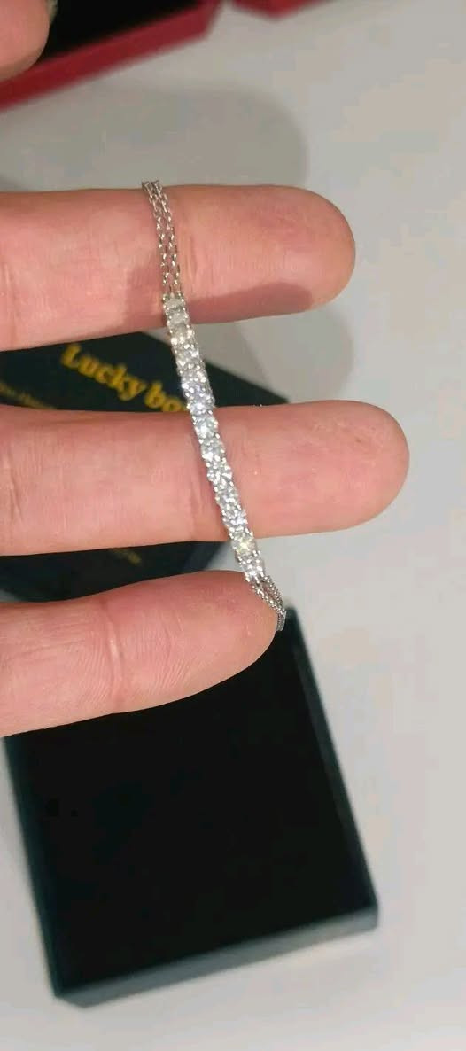 سوار موسنايت سحب 18 الماسه موسنايت مختوم 925 خلي سعرك وبلعافيه يم اعلئ سعر


**إذا كنت صاحب هذا الإعلان وتريد حذفه لأي سبب، رجاءا أرسل رسالة إلى الدعم الفني**