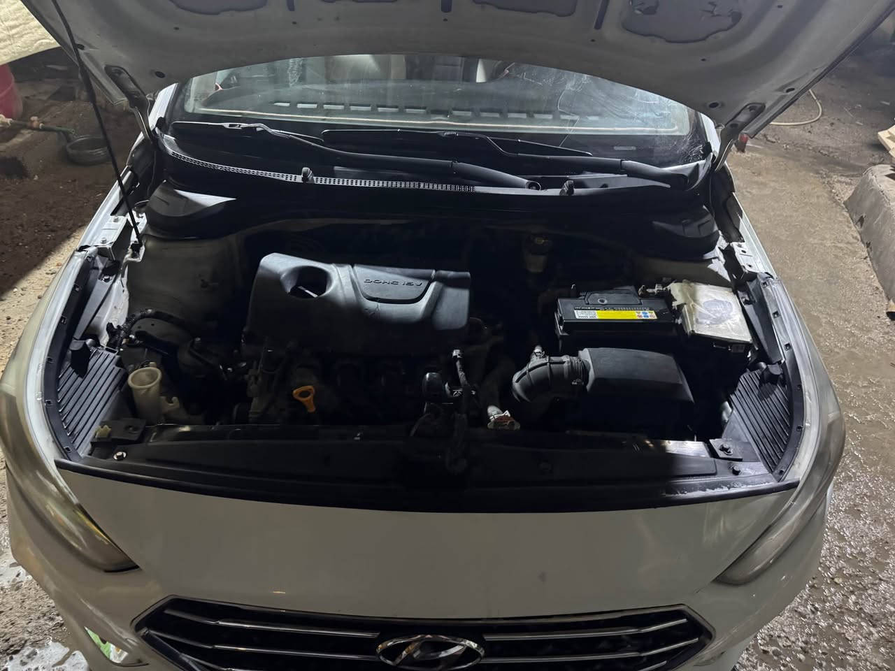 سياره اكسنت خليجي فول مواصفات موديل 2020 السياره بيها جفيه ع جهه السياق ومصبوغه عام كير محرك جديد تبريد شغال تخم تاير السياره ماشيه 98 الف كيلو متر سعه المحرك 1600 وسياره حلوه وعمليه السياره موجوده بالبصره  السعر 75 ورقه وبي مجال للاتصال ع الرقم *********** او ع الرقم *********** البصرة, العراق
