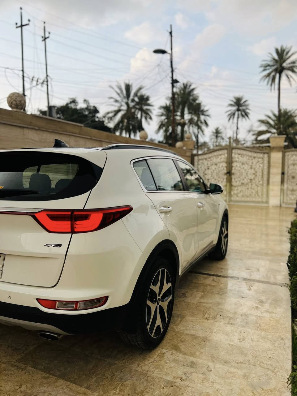 السلام عليكم 🔥😎 بيع مراوس شعندك نزل 
كيا سبورتج 2018 خليجي وارد ايراني 

عداد المسافه 107 الف كيلو 

رقم بغداد تحويل مباشر ب اسم المشتري 

سونارها جديد موضح ب اسفل المنشور 🔻🔻

المواصفات 🔰 1/1 اعلى فئه ب السبورتج 
بصمه ابواب وتشغيل 
سقف بونراما 
فور ويل
محرك 2.4 GDi
مقاعد جلد قرميدي
كشنات تدفئه تبريد 
تبريد قطعتين 
داخل وخارج زينون
زراكات لايت 
بك لايت لد 
كشنات الامامي كهرباء 
مخارج اوكس UBS
كامره خلفيه 
شاشه 
حساسات امامي خلفي 360 درجه 
كروز سرعه 
شفتات ب الستيرن 
ترحيب عند الاقتراب 
جنطه كهرباء 
مري شفط + اشاره 
سايد بريك دكمه 
اوتو هولد 
وضعيات قياده 
وبعد بيها مواصفات 

 📍 مكان السياره / بغداد الكاظميه 

📦لمعرفة السعر اضغط على رقم 1 في التعليقات 👇🏻✉️

📞 ***********

📞 ***********
